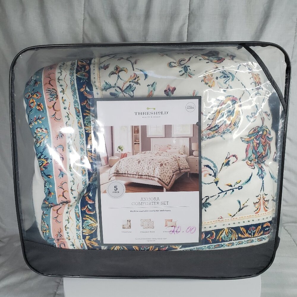 Ancora Comforter Set And Two Pillow Cases (No Pillows Included)